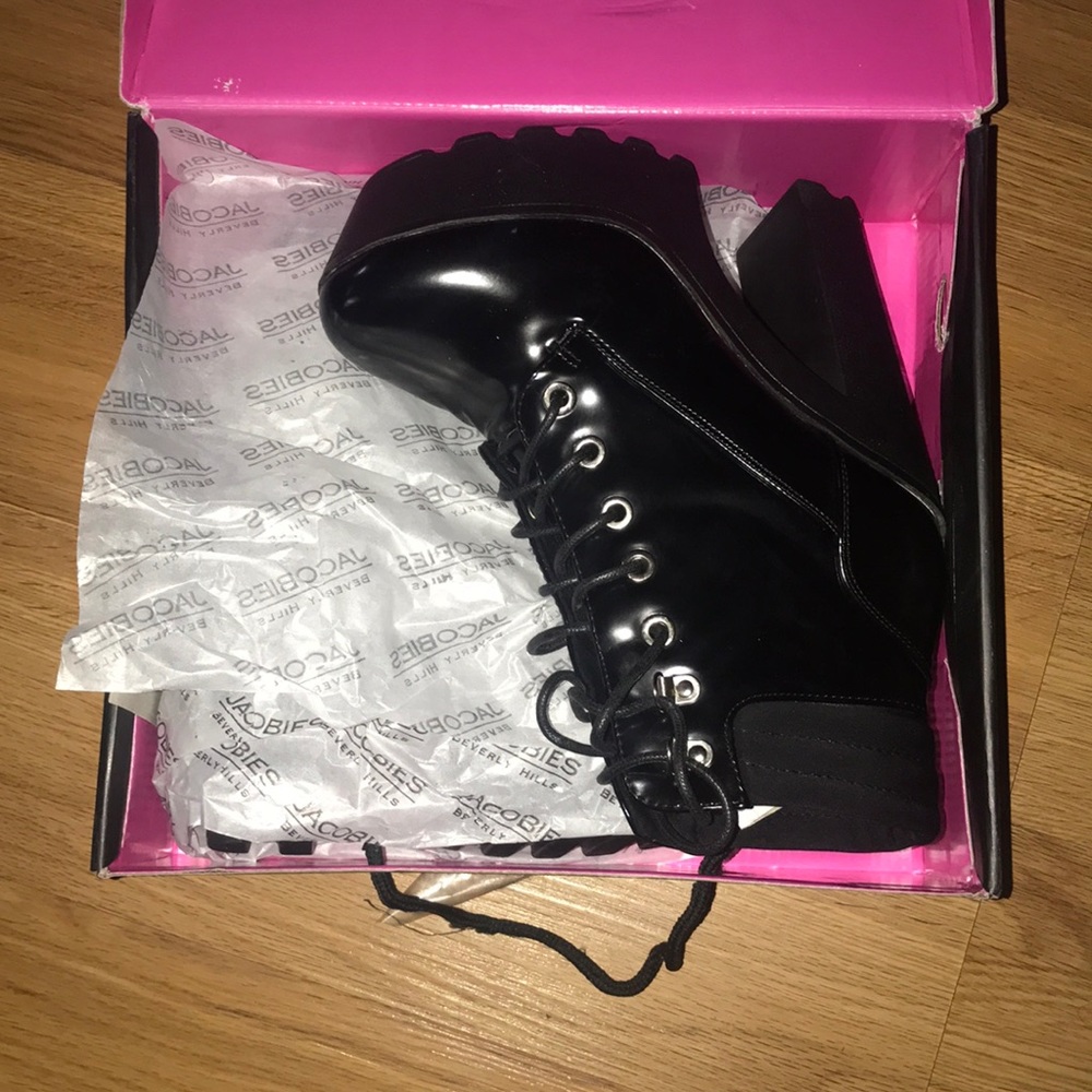 Love me more Booties